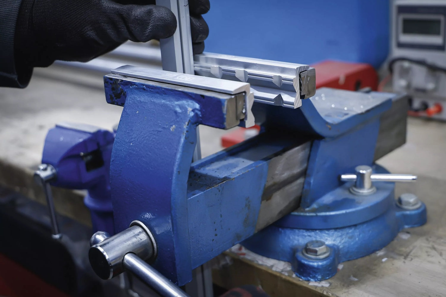 BGS 9285 Satz Schraubstock Schutzbacken aus Aluminium V + H Profil Breite 150mm 2 teilig