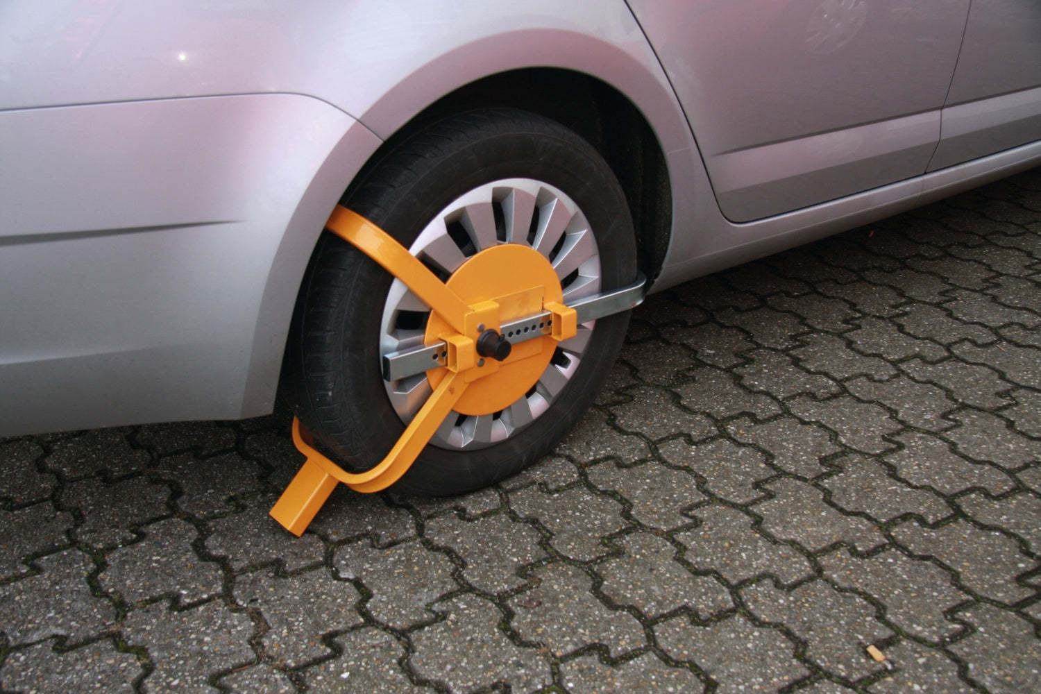 Basi 0004-0111 KFZ 111 Radkralle Diebstahlsicherung Felgenmutternschutz