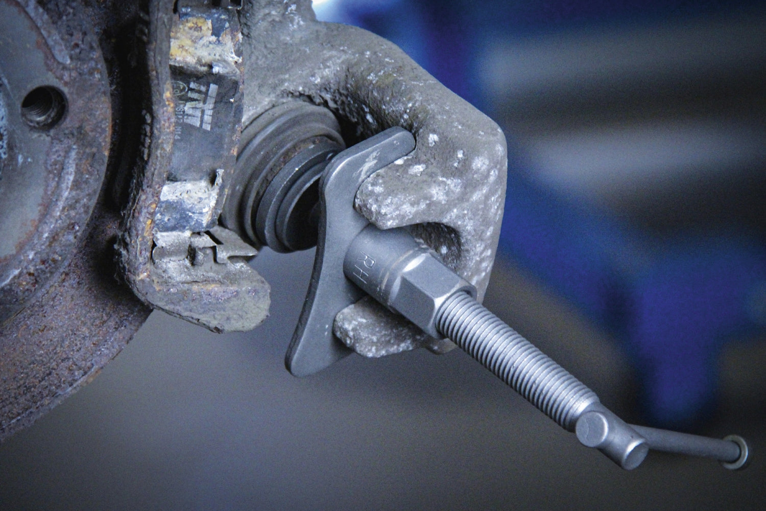 BGS DIY 1110 Bremskolbenrückstellsatz 18 teiliger Satz mit 2 Spindeln links/rechts