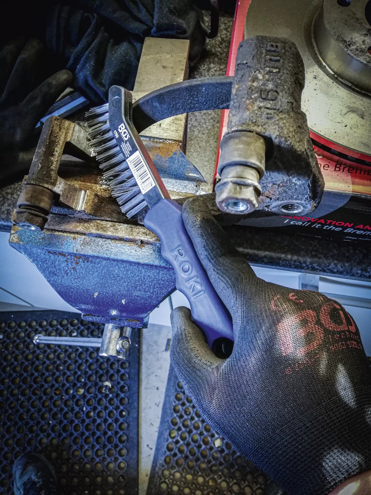 BGS 1793 Drahtbürste für Bremssättel zum Reinigen - extra schmal