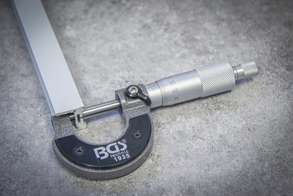 BGS 1935 Bügelmessschraube in Holzkassette Genauigkeit 0,01 Messbereich 0 - 25mm