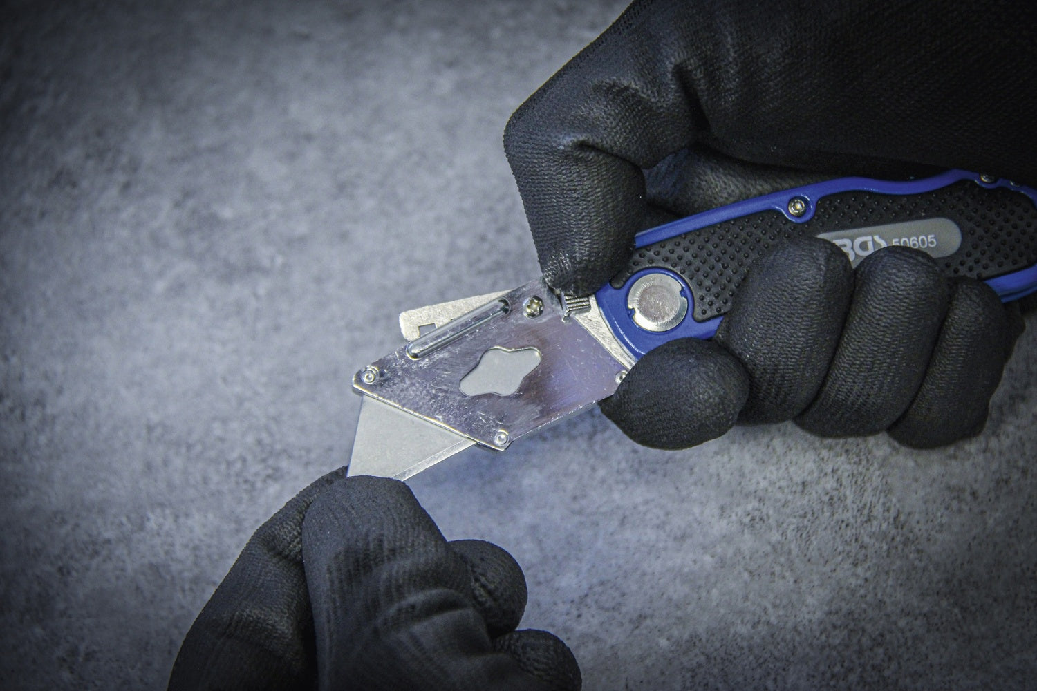 BGS 50605 Faltbares Klappmesser Cuttermesser inkl. 6 Klingen