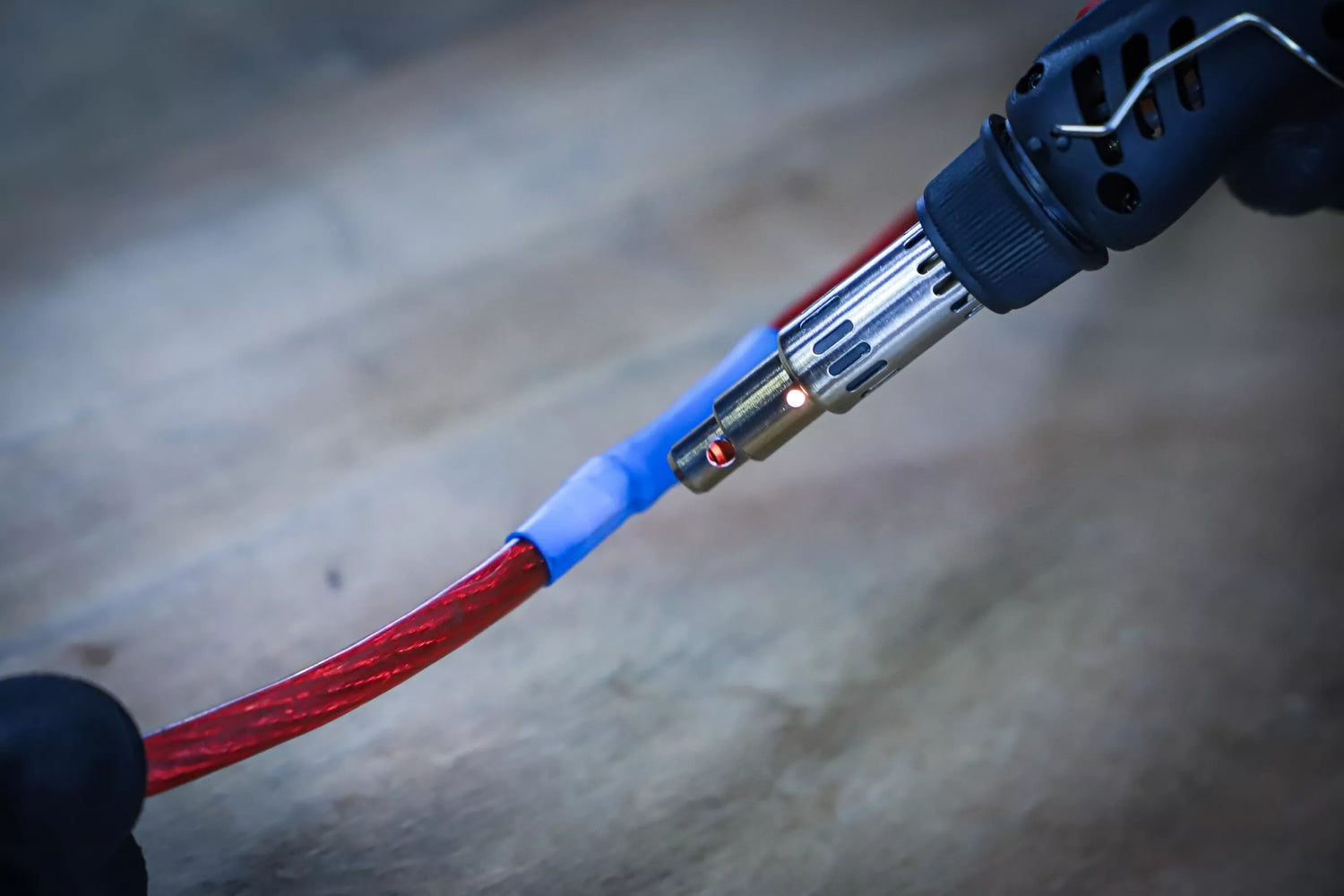 BGS 70143 Mini Heißgasbrenner mit Schrumpfschlauch Sortiment farbig mit Piezo Zündung