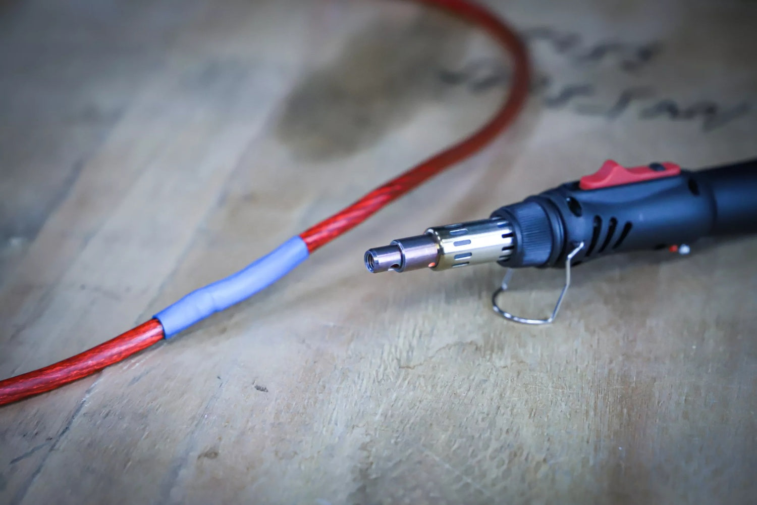 BGS 70143 Mini Heißgasbrenner mit Schrumpfschlauch Sortiment farbig mit Piezo Zündung