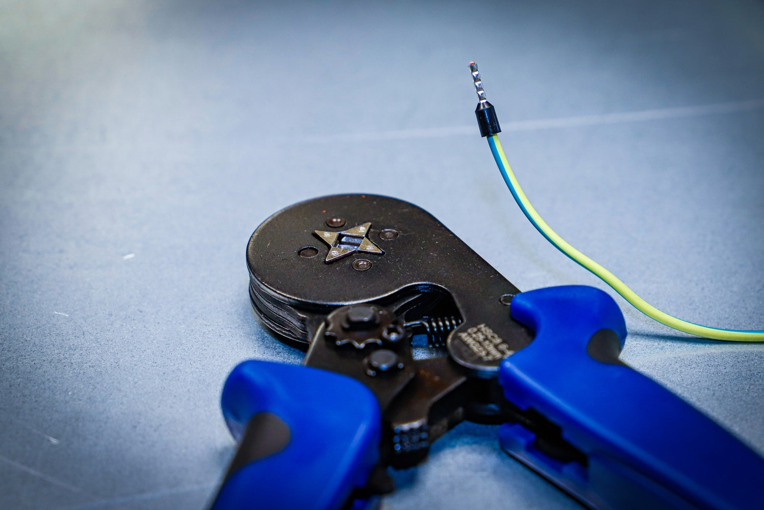 BGS 71000 Crimpzange für Aderendhülsen 0,25-10mm² Vierkant mit 1200 Aderendhülsen