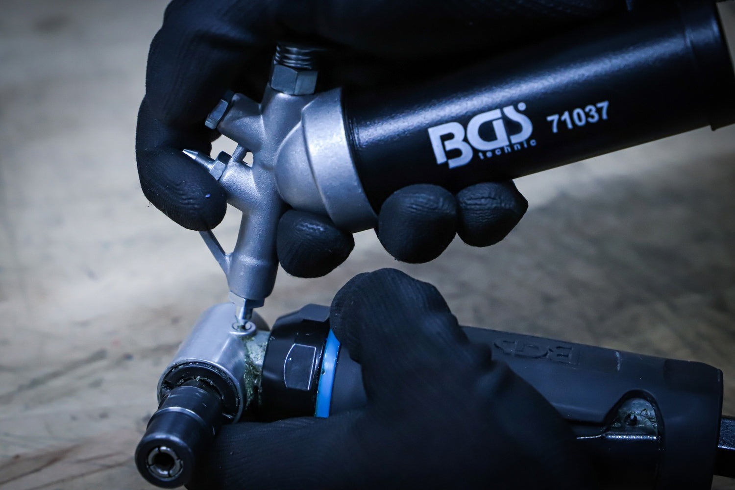 BGS 71037 Mini Fettpresse inklusive 3 Düsen Fettmenge 85ccm Druckknopf