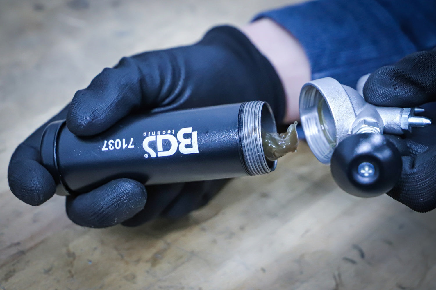 BGS 71037 Mini Fettpresse inklusive 3 Düsen Fettmenge 85ccm Druckknopf