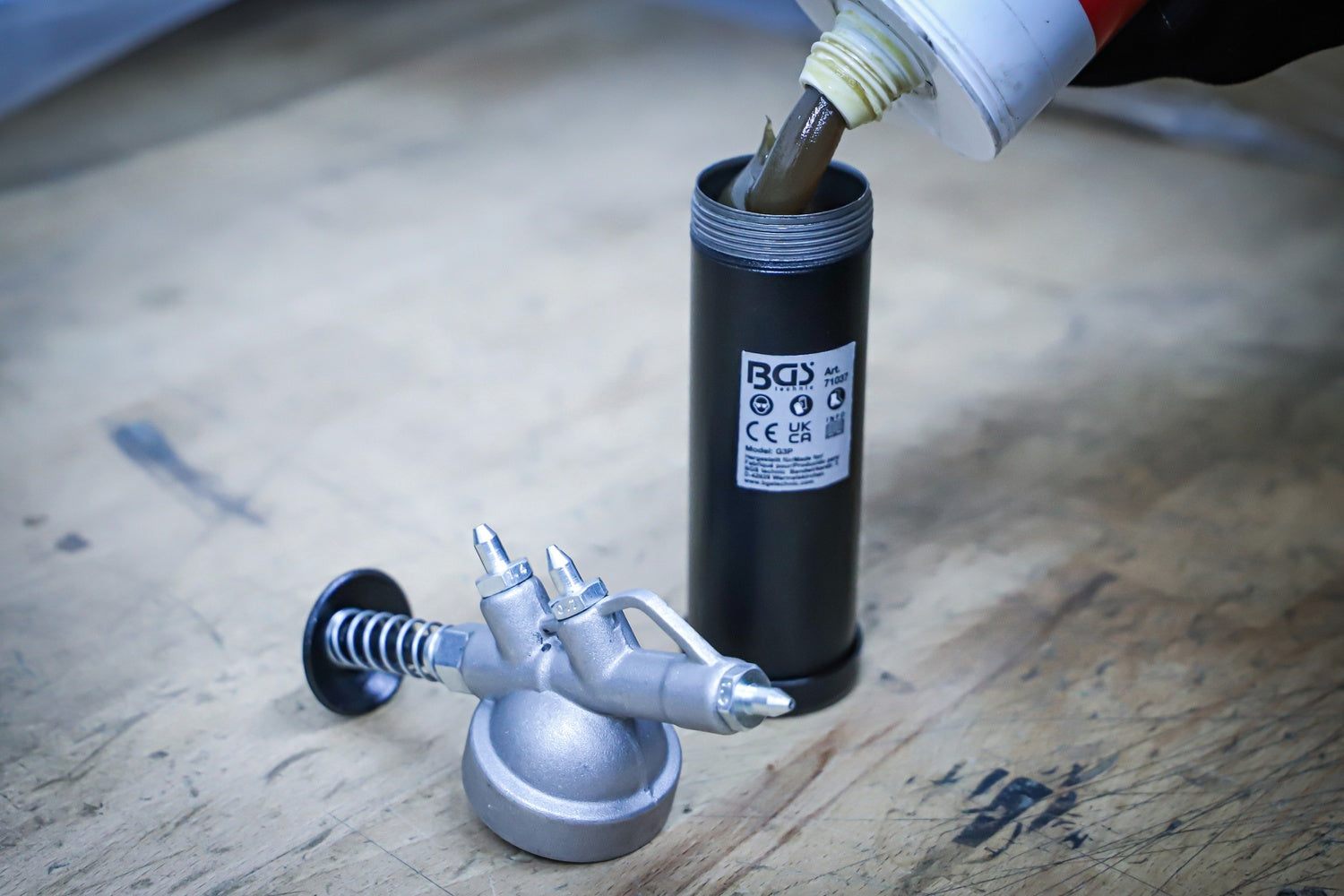 BGS 71037 Mini Fettpresse inklusive 3 Düsen Fettmenge 85ccm Druckknopf