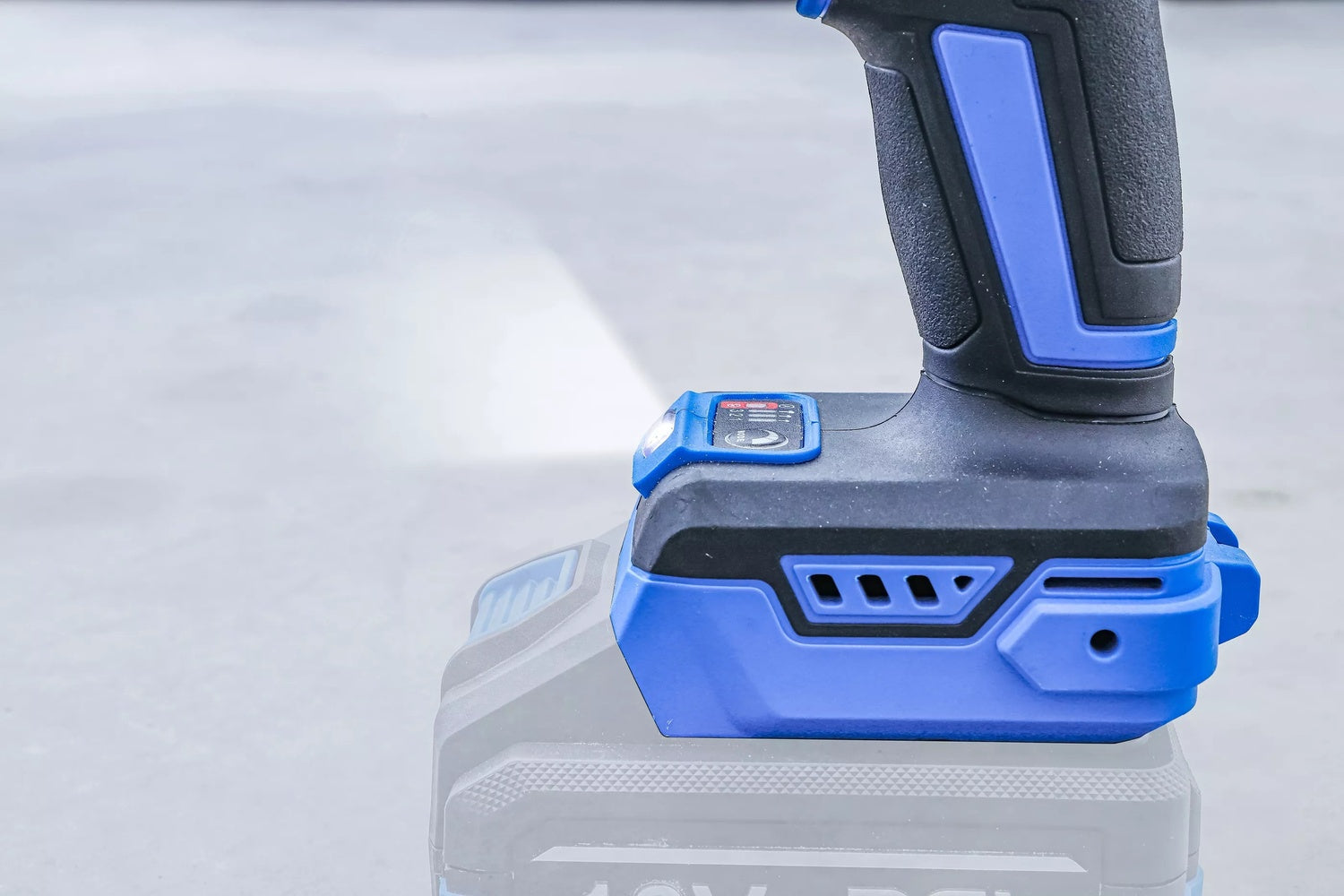 BGS 7390 Satz Akku Schlagschrauber bürstenlos mit Akku & Schnell Ladegerät 550Nm 18 Volt