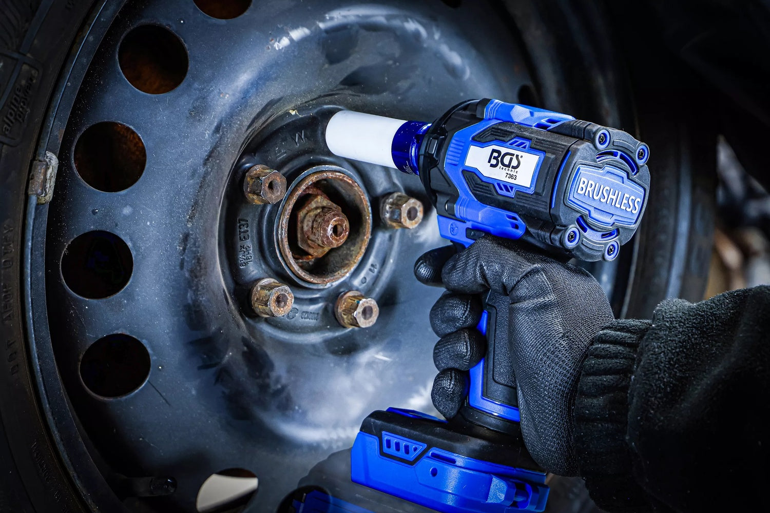 BGS 7390 Satz Akku Schlagschrauber bürstenlos mit Akku & Schnell Ladegerät 550Nm 18 Volt