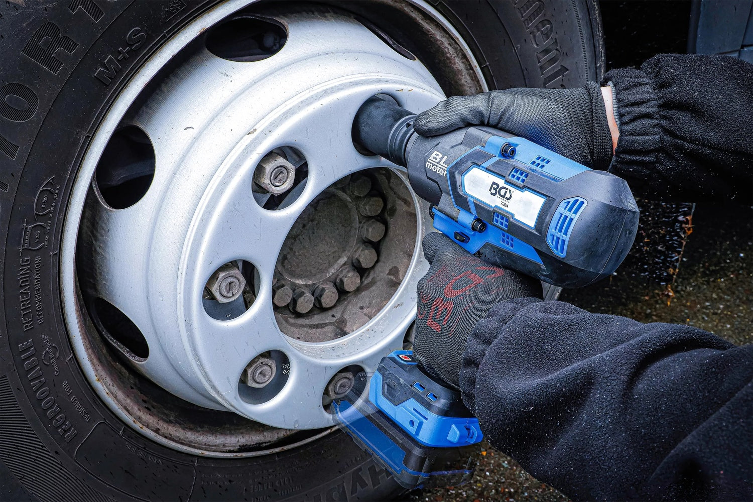 BGS 7391 Satz Akku Schlagschrauber bürstenlos mit Akku & Schnell Ladegerät 1200Nm 18 Volt