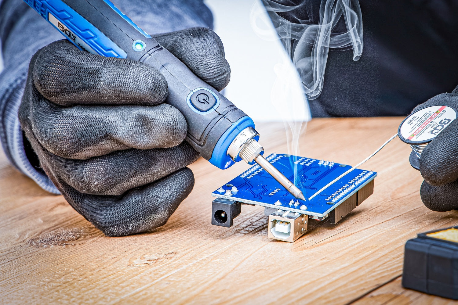 BGS 74485 Akku Lötkolben 8 Watt mit Ladestation Lötzinn