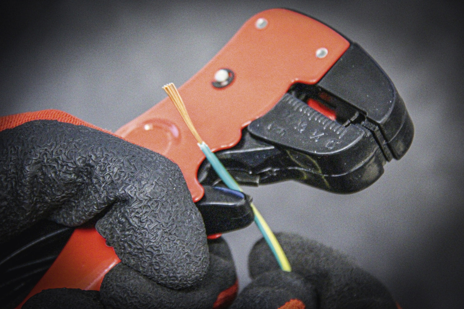 BGS DIY 441 Abisolierzange automatisch für Kabelquerschnitte Ø 0,5 - 8mm² Länge 175mm