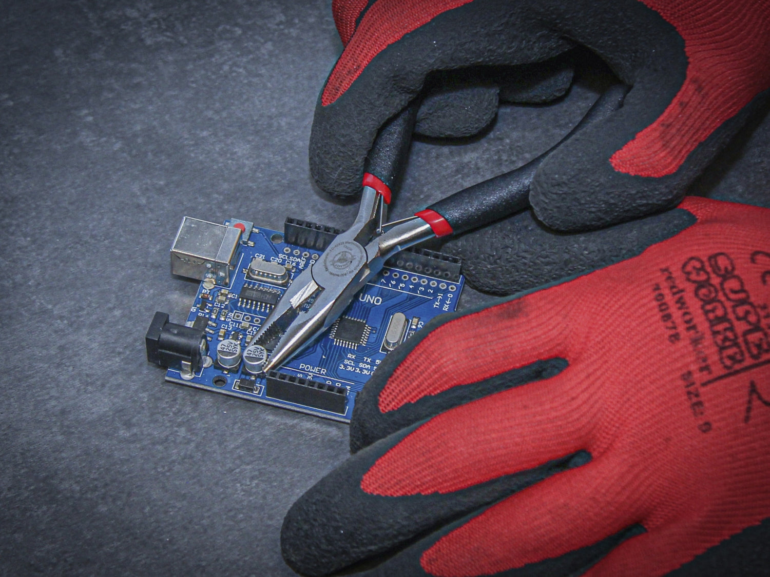 BGS DIY 90383 Elektronik Spitzzange gerade mit Feder Länge 120mm