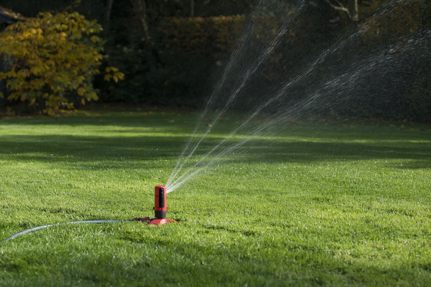 KREATOR KRTGR6531 rotierender Kreisregner 360° Radius Sprühregner Rasensprenger