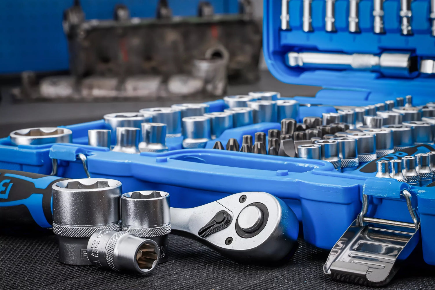 BGS 2292 Werkzeugkoffer 192tlg Antrieb 1/2" + 3/8" + 1/4" mit Nüssen 4-32 + Torx HX Vielzahn