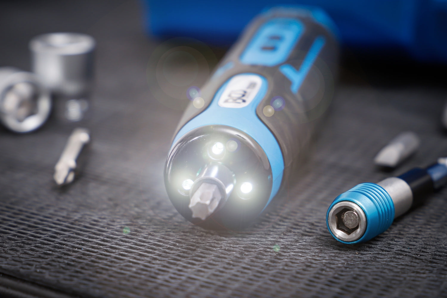 BGS Satz 70209 Akku Schraubendreher inklusive Bitsätzen und Steckschlüsselsätzen 41 teilig