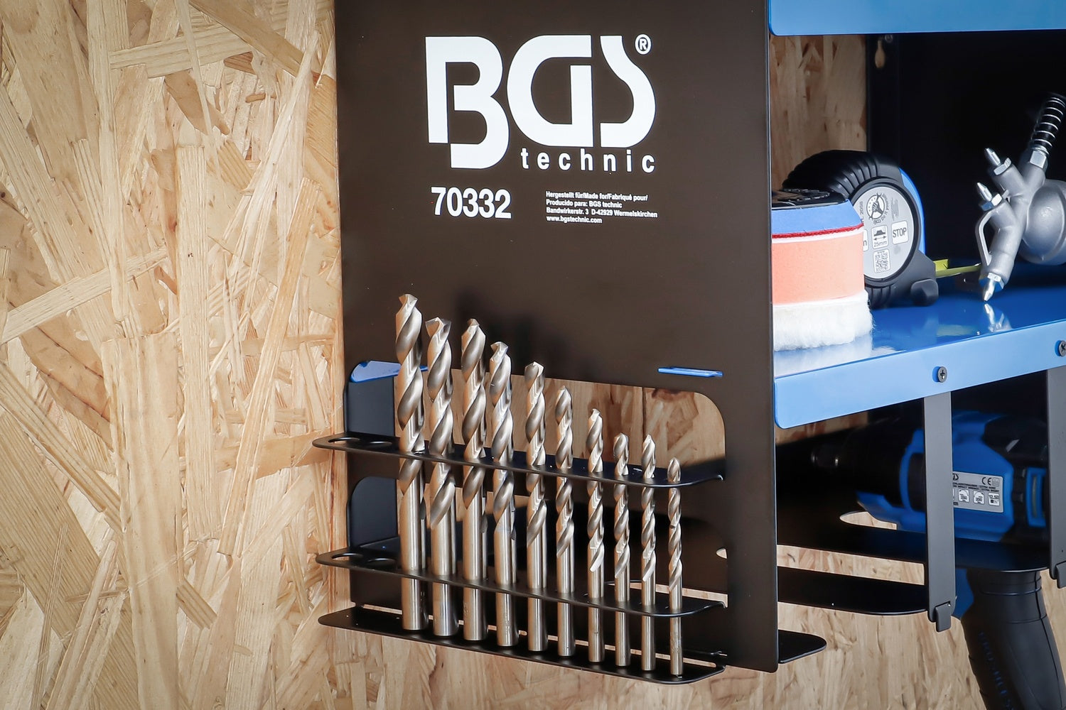 BGS 70332 Werkzeug Wandregal für Akkuwerkzeuge Wandhalter Werkzeughalter