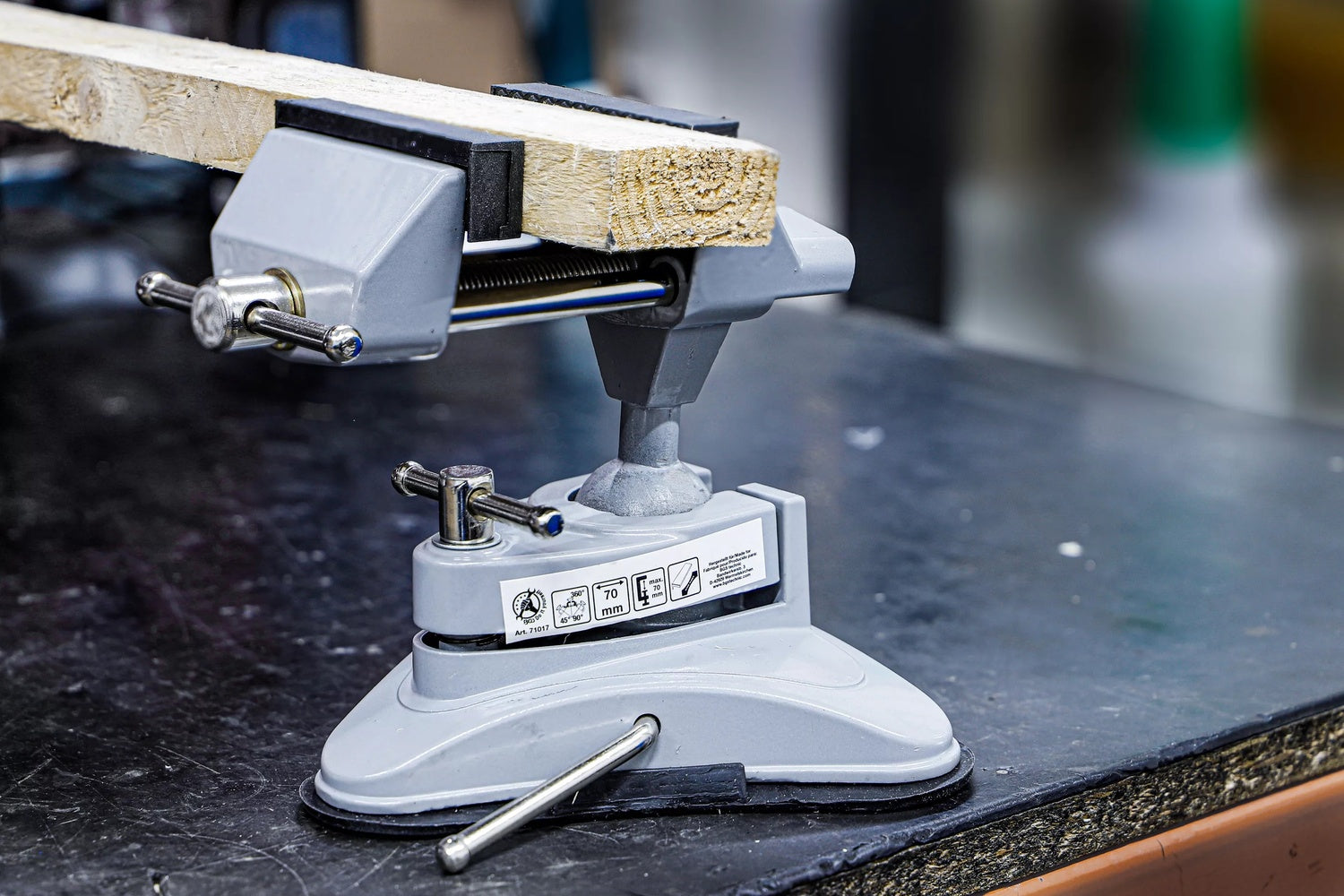 BGS DIY 71017 Tisch Schraubstock schwenkbar Backen 70mm mit Vakuum Saugfuß