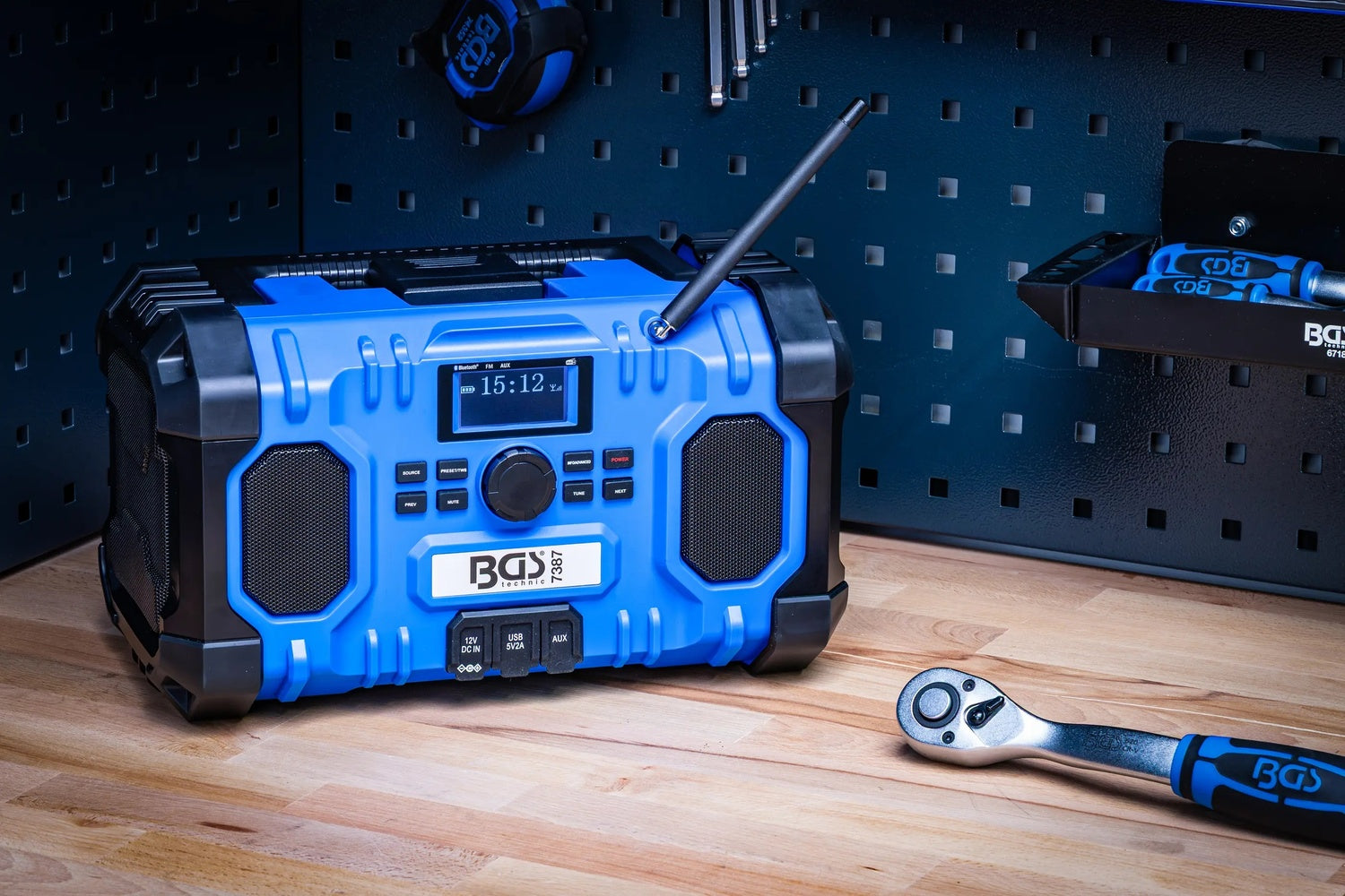 BGS 7487 Akku DAB Radio Hybrid 18 Volt und 230 Volt ohne Akku Werkstattradio