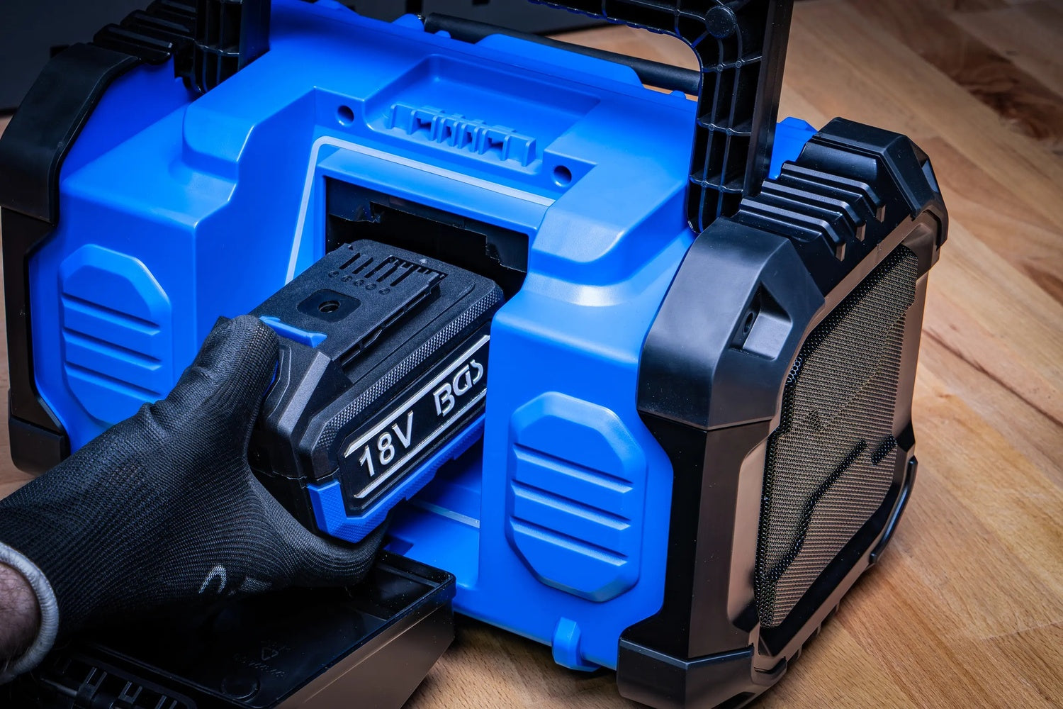 BGS 7487 Akku DAB Radio Hybrid 18 Volt und 230 Volt ohne Akku Werkstattradio