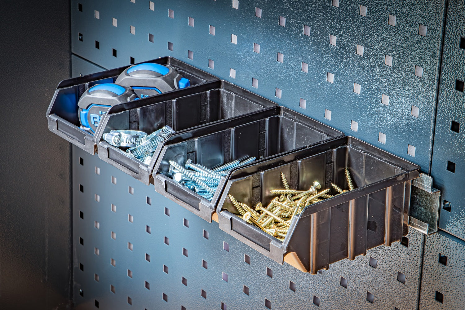 BGS DIY 80195 Satz Lagersichtbox mit Hängeschiene für Schrankwand System 4 teilig