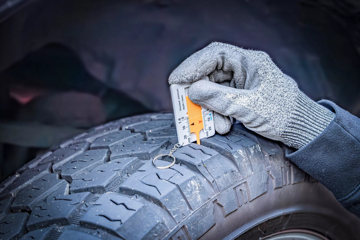 BGS DIY 80726 Profiltiefenmesser Messgerät Reifenprofiltiefe 0-20mm mit Schlüsselanhänger