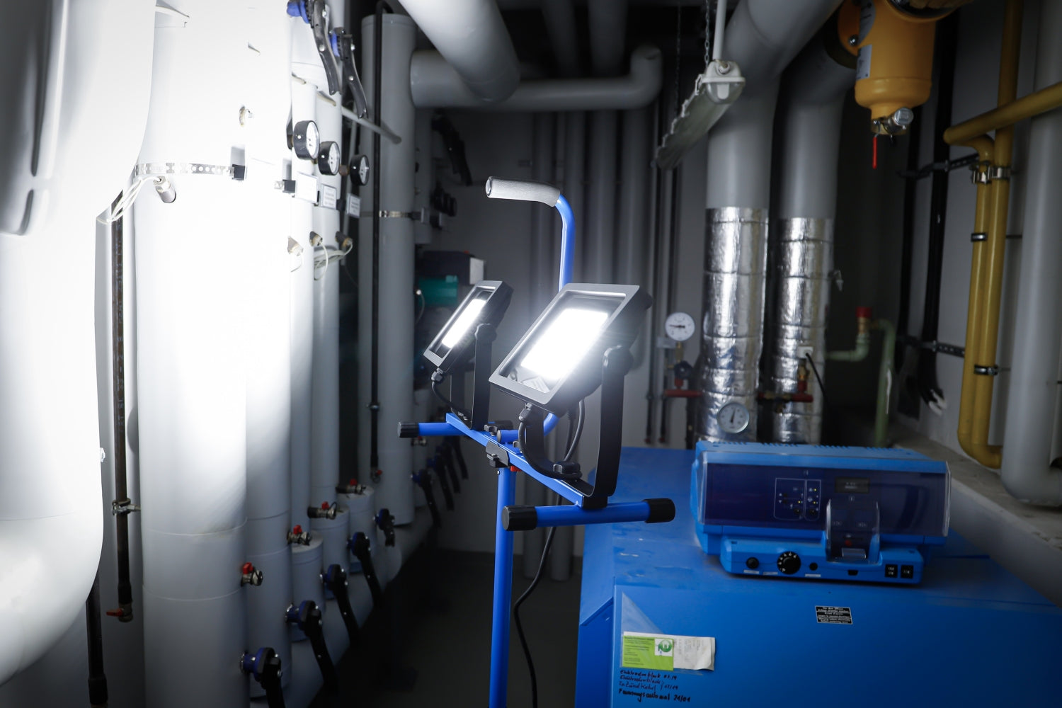 BGS 85338 Duo SMD LED Arbeitsstrahler mit Stativ 2 x 70W