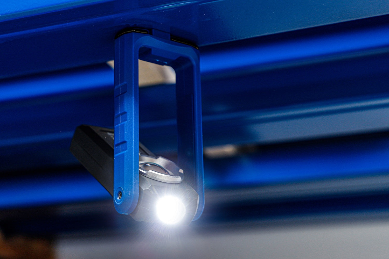 BGS 85348 COB LED Arbeitsleuchte klappbar mit induktiver Ladefunktion Magnet Haken