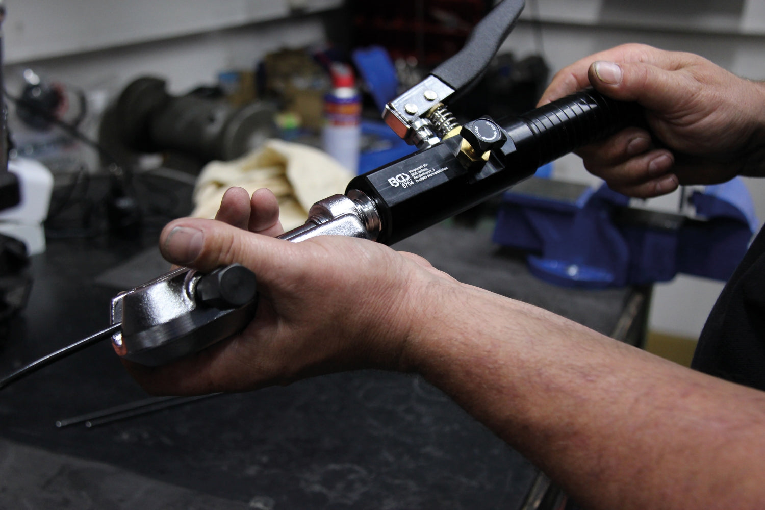 BGS 8704 Hydraulisches Bördelgerät für Brems-, Klima-, Getriebe Leitungen