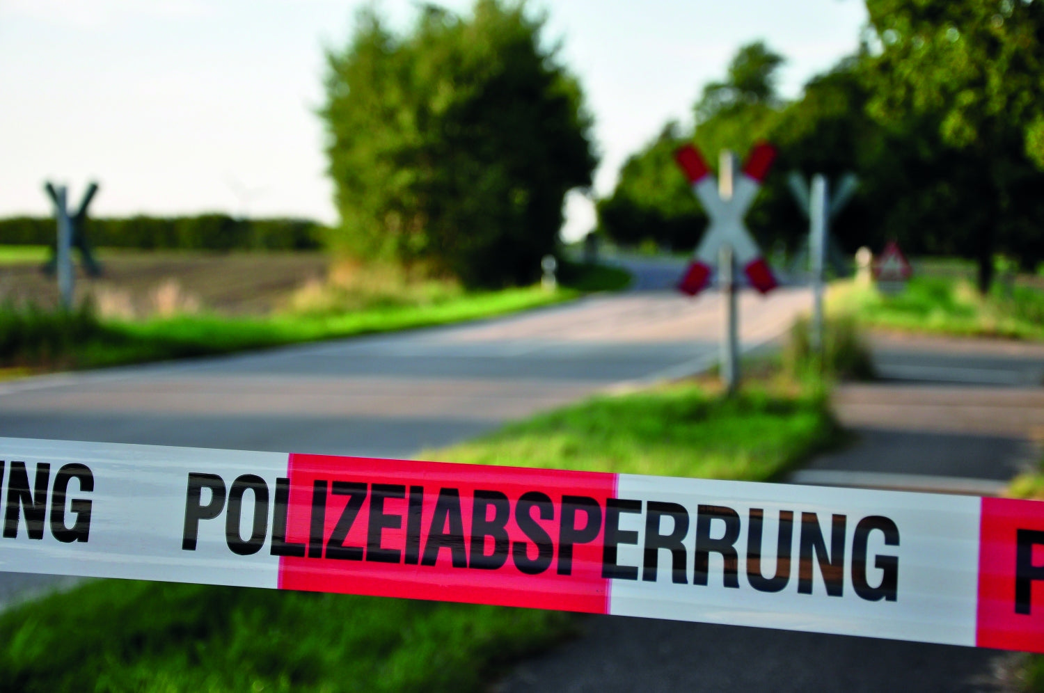 FLUID 10030 Absperrband Warnband EXTREM REISSFEST Rot Weiß mit Aufdruck POLIZEIABSPERRUNG Länge 500m
