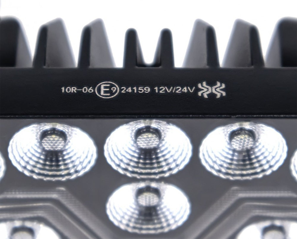 KAMAR L0194 LED Arbeitsscheinwerfer X-SPIDER 16x LED mit gelber LED-Lichtleiste 12/24 Volt